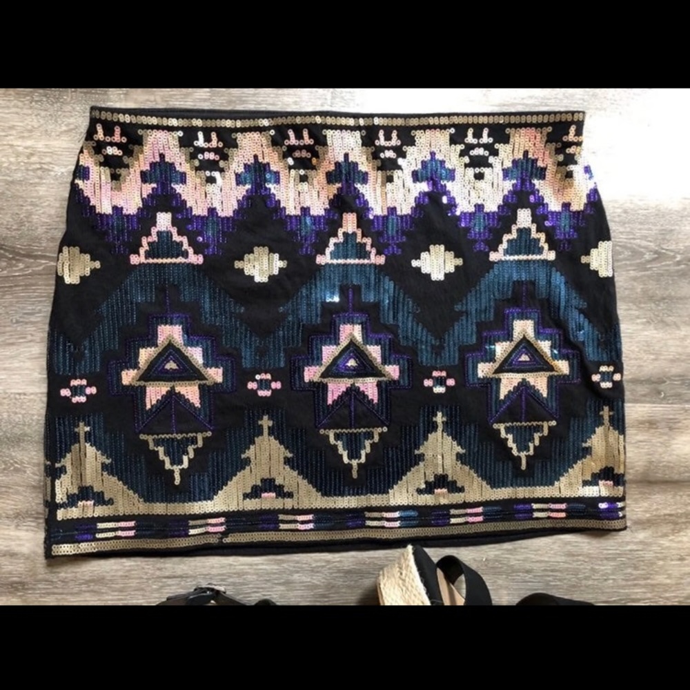 Express Aztec Mini Skirt - Picture 2 of 4